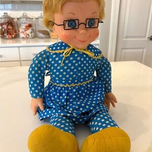 1967 Mrs. Beasley Complete w/ original Apron , Collar , and Glasses